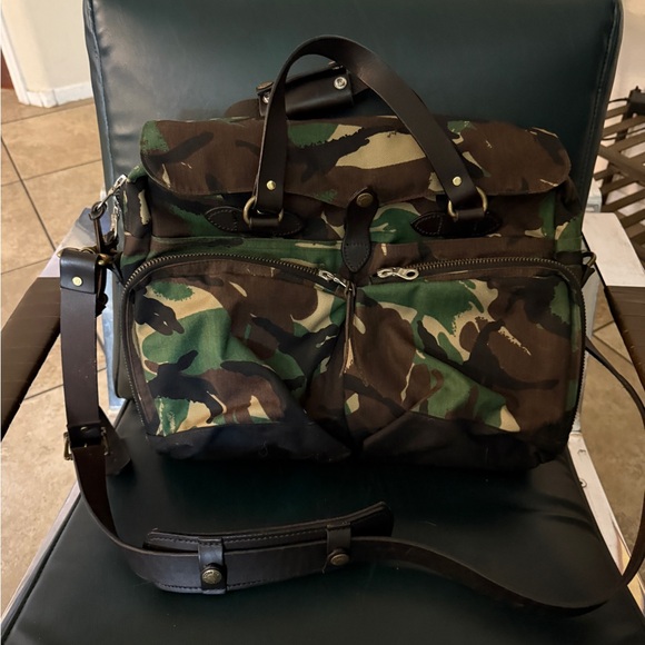 FILSON 72 Hour Briefcase Camouflage - LIKE NEW!!

Gently Used, Looks Like New - Picture 6 of 6